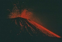 Geólogos del Sernageomin participan en difusión científica sobre el volcanismo explosivo del Lonquimay