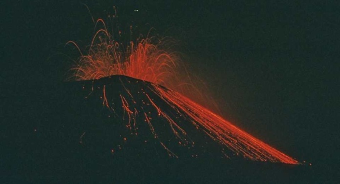 Geólogos del Sernageomin participan en difusión científica sobre el volcanismo explosivo del Lonquimay