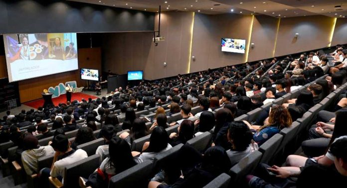 Más de 500 escolares conocieron los testimonios de jóvenes emprendedores de la gastronomía, la música, el internet y la inversión 