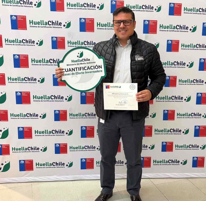 Ministerio del Medio Ambiente reconoció a EMIN Ingeniería y Construcción Ministerio del Medio Ambiente reconoció a EMIN Ingeniería y Construcción