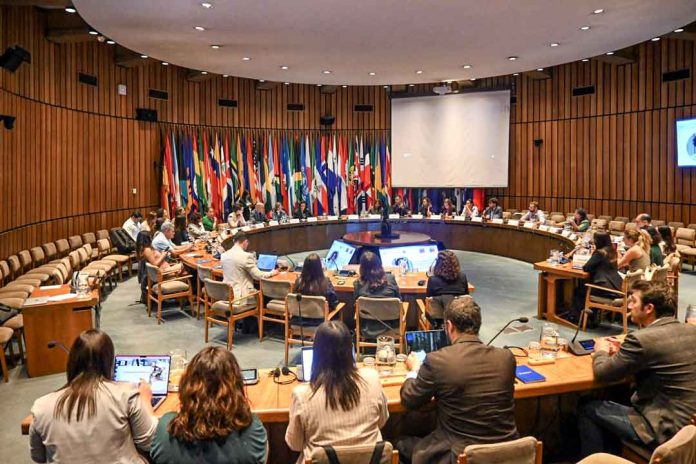 Pacto Global Chile, Gobierno y Naciones Unidas dialogan sobre los desafíos para acelerar la acción climática rumbo a la COP30