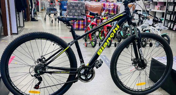 Pedalear cuesta menos: el boom de la bicicleta se instala también en el formato outlet, con precios históricamente bajos