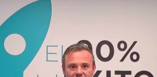 Por Rodrigo Serrano, Vicepresidente de Innovación y Desarrollo de Wisetrack Corp El mundo del transporte está viviendo una transformación profunda. La electromovilidad, que hace apenas unos años parecía una promesa lejana, hoy se ha convertido en un eje central de las estrategias públicas y privadas de sostenibilidad y eficiencia. En Chile, este cambio se percibe con especial fuerza, estamos frente a una transición que no solo redefine la manera en que nos movemos, sino también cómo gestionamos, analizamos y optimizamos cada kilómetro recorrido. De acuerdo con cifras de la Organización Latinoamericana de Energía (OLADE), el parque automotriz eléctrico nacional podría multiplicarse por quince hacia 2030, pasando de 6.000 a 93.000 unidades. Más allá de las cifras, este salto proyecta un cambio estructural que involucra a todos los actores del ecosistema: importadores, operadores de transporte, empresas tecnológicas, generadores de energía y autoridades reguladoras. Chile ha sabido posicionarse como líder regional en transporte eléctrico. Santiago, por ejemplo, posee una de las flotas de buses eléctricos más grandes del mundo fuera de China. Este avance no ha sido casual, responde a una combinación de factores que van desde una matriz eléctrica limpia hasta un sector privado dispuesto a invertir e innovar. Pero el verdadero desafío no está únicamente en la adquisición de vehículos, sino en cómo gestionamos los datos que estos generan para lograr un rendimiento operativo que justifique la inversión. Ahí radica la verdadera revolución, pasar del vehículo eléctrico al transporte inteligente. En este contexto, la tecnología se ha transformado en un aliado indispensable. La telemetría, la analítica de datos y el Internet de las Cosas (IoT) permiten hoy gestionar con precisión variables críticas como consumo energético, autonomía, tiempos de recarga y eficiencia operacional. El desafío será sostener este impulso inicial con una visión de largo plazo. La transición hacia un transporte eléctrico debe ir acompañada de políticas de economía circular, educación técnica especializada, desarrollo de infraestructura de carga y colaboración público-privada. No basta con electrificar flotas, debemos construir un ecosistema inteligente que abarque en el ciclo completo de la energía y los datos.