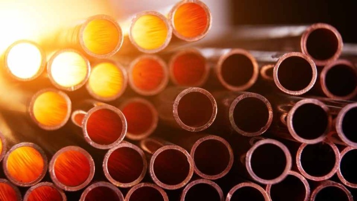 Las mineras de cobre caen por el desplome de los precios del metal rojo ante los temores crediticios en EE.UU.