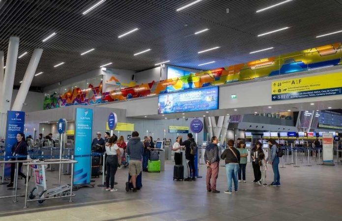 Aeropuerto de Santiago superó los 22 millones de pasajeros en octubre, 2,3% más en el año pasado Aeropuerto de Santiago superó los 22 millones de pasajeros en octubre, 2,3% más en el año pasado