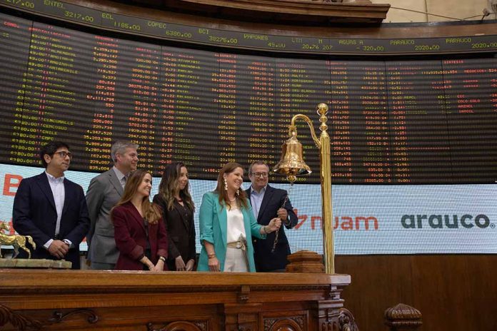 Arauco celebra campanazo en la Bolsa de Santiago tras realizar la mayor emisión de bono corporativo en la historia de Chile