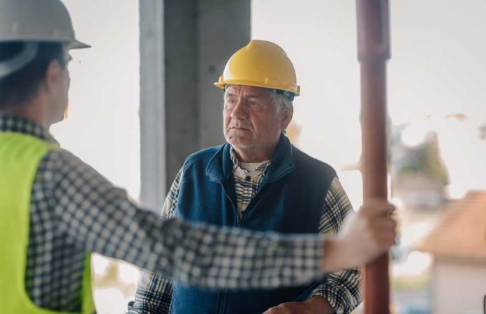 El desafío oculto de la construcción: Estudio alerta sobre envejecimiento de la fuerza laboral y la urgencia de la reconversión