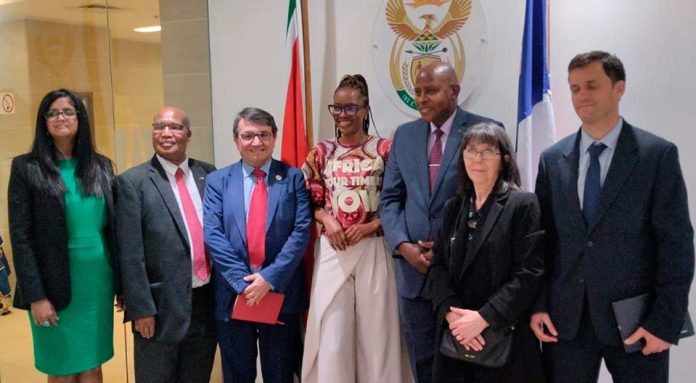 La Cámara Minera de Chile se reunió con el Embajador de Sudáfrica y la Presidenta de WIM de ese país