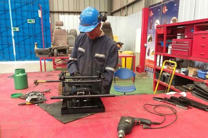 Impulsado por los servicios y el comercio, IMACEC revela que la actividad económica en Chile creció un 3,2% en septiembre Impulsado por los servicios y el comercio, IMACEC revela que la actividad económica en Chile creció un 3,2% en septiembre