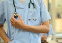 Tecnología textil en uniformes clínicos modernos: confort, elasticidad y transpirabilidad