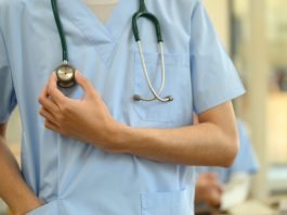 Tecnología textil en uniformes clínicos modernos: confort, elasticidad y transpirabilidad