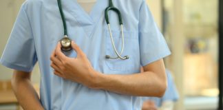 Tecnología textil en uniformes clínicos modernos: confort, elasticidad y transpirabilidad