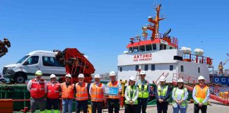 Transmarko traslada el primer minibús para conexión bimodal en Juan Fernández