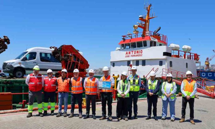 Transmarko traslada el primer minibús para conexión bimodal en Juan Fernández Transmarko traslada el primer minibús para conexión bimodal en Juan Fernández