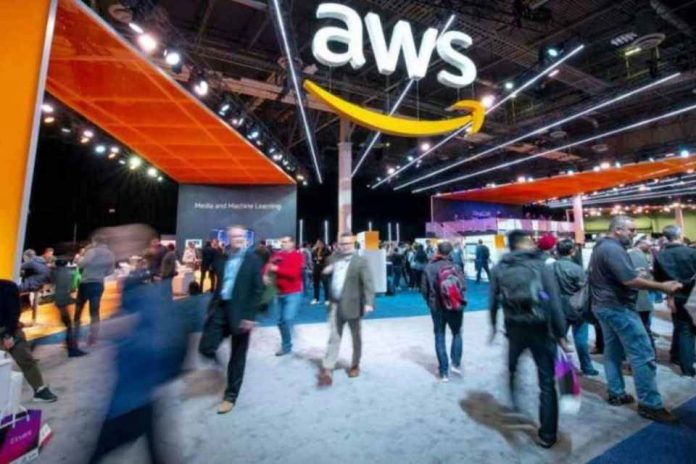 AWS amplía las capacidades de AWS Transform para acelerar la modernización de código AWS amplía las capacidades de AWS Transform para acelerar la modernización de código