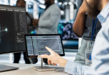 Ciberseguridad en 2026 Tenable anticipa que las organizaciones dejarán de perseguir las amenazas, enfocándose en seguridad autónoma y basada en riesgos