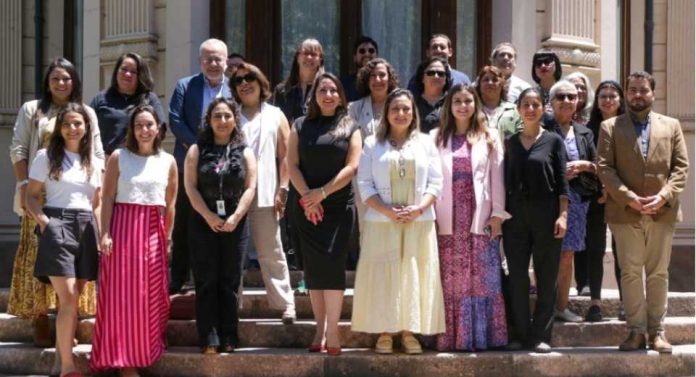 Emprendimiento textil y sostenibilidad actores públicos y privados dialogan sobre los desafíos del sector en Santiago Emprendimiento textil y sostenibilidad: actores públicos y privados dialogan sobre los desafíos del sector en Santiago