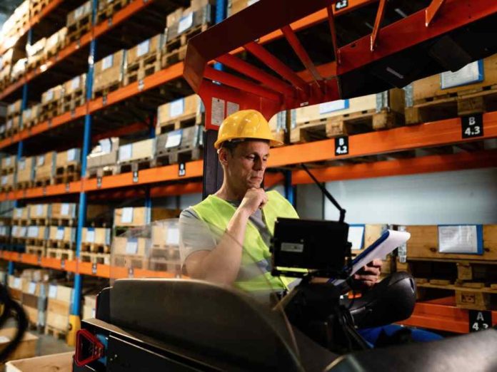 Fin de año dispara la contratación temporal y los riesgos en retail y logística