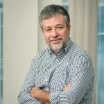 Innovación o rezago: El cambio tecnológico que transformará la maquinaria pesada Por Alejandro Miranda, Gerente General de HD Hyundai Infracore Chile. Innovación o rezago El cambio tecnológico que transformará la maquinaria pesada