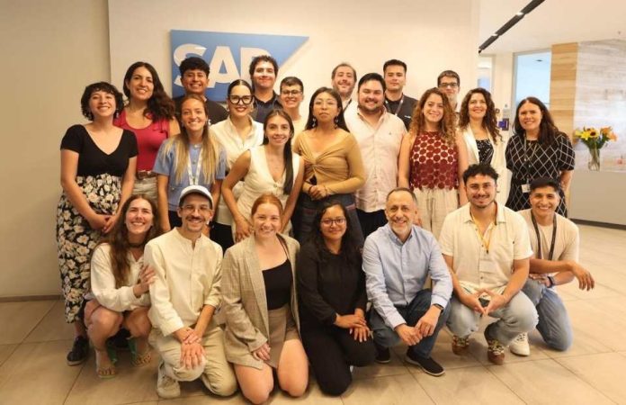 Jóvenes líderes de Latinoamérica aterrizan en SAP Chile para potenciar sus proyectos con inteligencia artificia