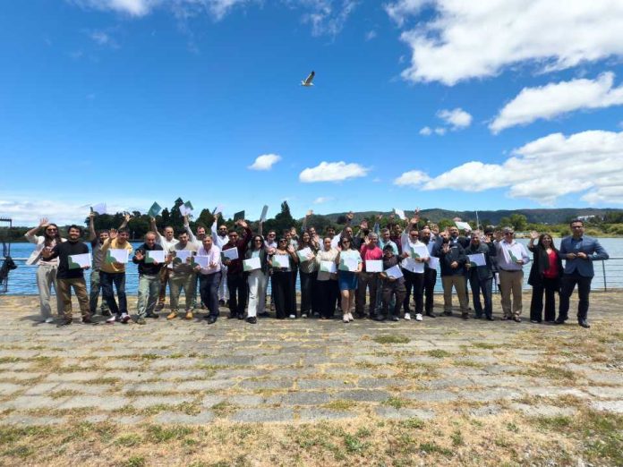 Mujeres impulsan la transición energética regional tras egresar de programa especializado