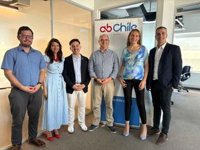 Nestlé es la primera empresa en firmar el Acuerdo de Producción Limpia para reducir la pérdida y desperdicio de alimentos en sus operaciones Nestlé es la primera empresa en firmar el Acuerdo de Producción Limpia para reducir la pérdida y desperdicio de alimentos en sus operaciones