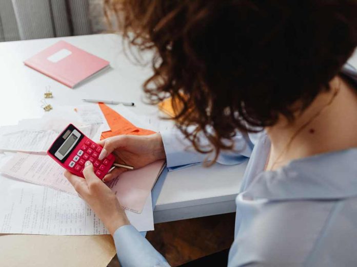 Cooperativa Coonfia advierte sobre riesgos de sobreendeudamiento ante alza de gastos de fin de año