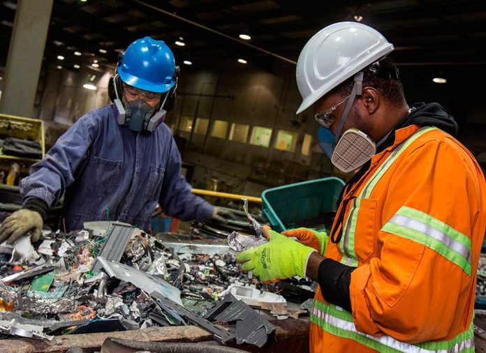 Sustenta Innova, CORFO y Aceros Aza, abren la convocatoria de ReciTech: Tecnología para el Reciclaje en la Región Metropolitana Sustenta Innova, CORFO y Aceros Aza, abren la convocatoria de ReciTech: Tecnología para el Reciclaje en la Región Metropolitana