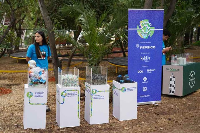 Vivamos Circular supera su meta 2025 y transforma más de 30 toneladas de plásticos en un nuevo espacio comunitario en Pudahuel Vivamos Circular supera su meta 2025 y transforma más de 30 toneladas de plásticos en un nuevo espacio comunitario en Pudahuel