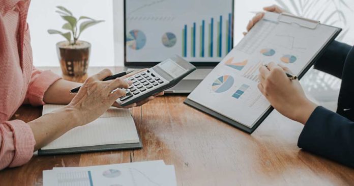 Empresas chilenas crecen, pero su proactividad sigue igual: Expertos alertan sobre la falta de adopción tecnológica en Pymes Empresas chilenas crecen, pero su proactividad sigue igual: Expertos alertan sobre la falta de adopción tecnológica en Pymes