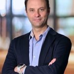 Cuando el diésel sube, España legisla y Chile lo paga