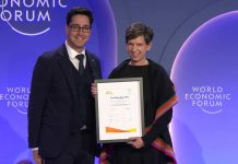 Fundadora y directora de Fundación Reimagina recibe el Premio a la Innovación Social en el Foro Económico Mundial, en Davos