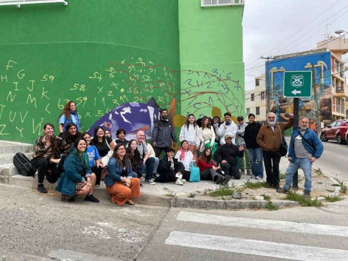 Jóvenes líderes de Valparaíso visitaron murales oceánicos y compartieron con autoridades, artistas y científicos
