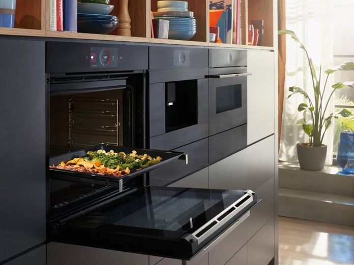 Kitchen House. De la cocina tradicional a los hornos empotrables eléctricos: cómo evolucionó el corazón de la cocina moderna De la cocina tradicional a los hornos empotrables eléctricos: cómo evolucionó el corazón de la cocina moderna