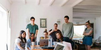 Los influencers están volviendo a la oficina, ¿fracasó el sueño de vivir de las redes?