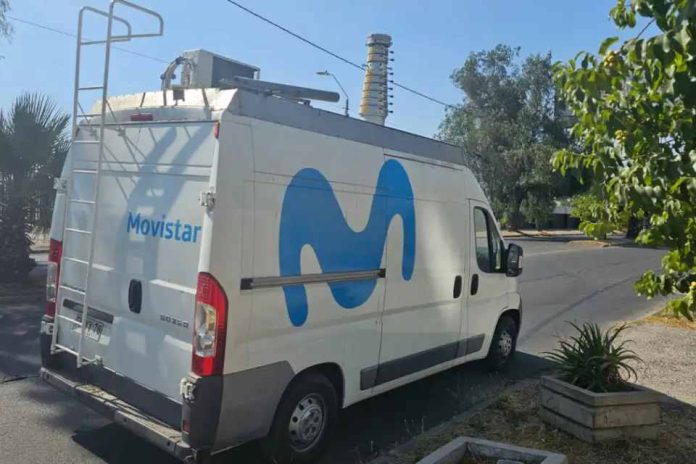 Movistar Chile despliega carros móviles de emergencia para reforzar conectividad en zonas afectadas de Biobío y Ñuble