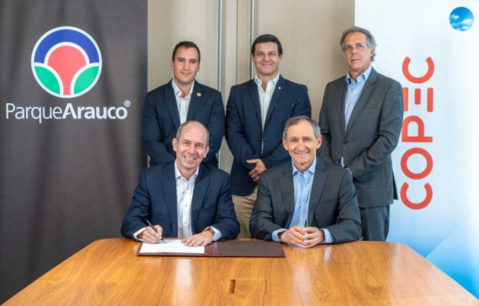 Parque Arauco y Copec Flux firman acuerdo para proyecto fotovoltaico que evitará la emisión de más de 690 toneladas de CO₂ al año