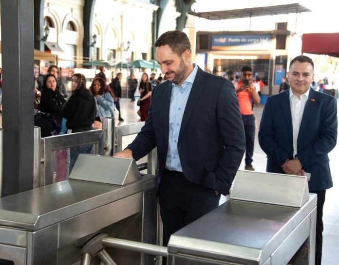 Pasaje de Metro Tren a Nos  ya posible pagar con tarjetas bancarias