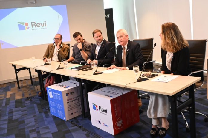 Menos observaciones, trámites más ágiles: Llega Clara Revi, la IA que asiste a los solicitantes de permisos de edificación