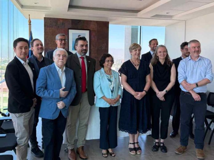 Chile y Reino Unido firman alianza estratégica para integrar estándares de clase mundial en la investigación geocientífica