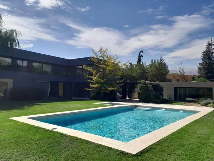 ¿Cómo es la casa de Mauricio Pinilla que será rematada?