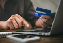 Compras online: Cómo evitar ser víctimas de estafas al comprar uniformes y útiles escolares