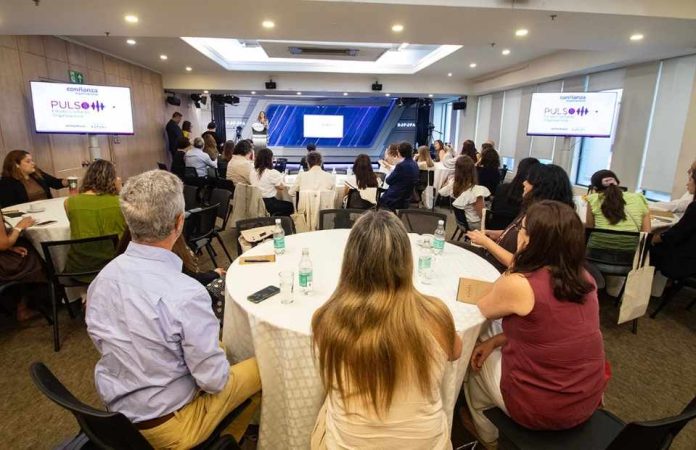 Desafíos de la confianza en las organizaciones: jóvenes, regiones y la brecha entre quienes tienen o no personas a cargo