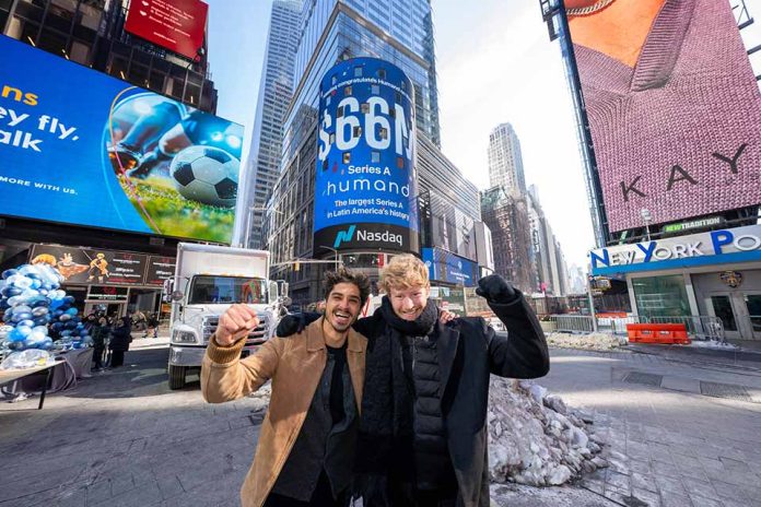 Humand_0209269 Según Nasdaq, la plataforma de HR Tech cerró la Serie A más grande en la historia de América Latina y sumó entre sus inversores a referentes como Marcos Galperin, fundador de Mercado Libre Fundada por Nicolás Benenzon y Gerónimo Maspero de 28 años, Humand es utilizada por más de 1.6 millones de personas en más de 1.500 empresas de 51 países.