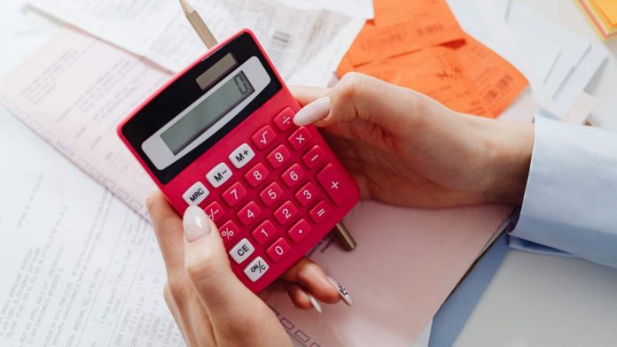 Seremi de Economía y Superir informan mecanismos para enfrentar el sobreendeudamiento