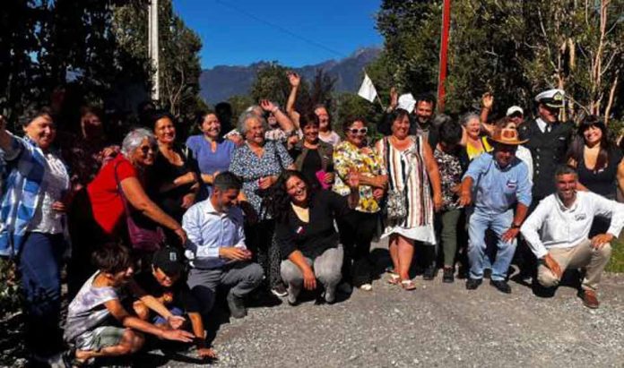 Seremi de Energía participa en Inauguración del mejoramiento del camino ribereño sur de Lago Chapo
