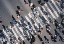 Trabajadores que cambian de trabajo logran aumento salarial casi tres veces mayor que quienes permanecen en su organización