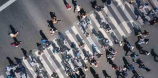 Trabajadores que cambian de trabajo logran aumento salarial casi tres veces mayor que quienes permanecen en su organización