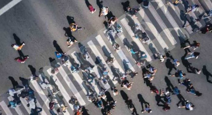 Trabajadores que cambian de trabajo logran aumento salarial casi tres veces mayor que quienes permanecen en su organización Trabajadores que cambian de trabajo logran aumento salarial casi tres veces mayor que quienes permanecen en su organización
