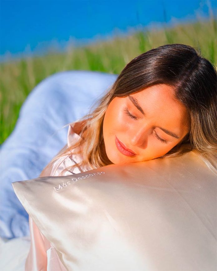 La seda dejó de ser solo ‘lujo’: la tecnología de iones de plata que busca elevar la higiene del descanso Más Descanso, La seda dejó de ser solo ‘lujo’: la tecnología de iones de plata que busca elevar la higiene del descanso